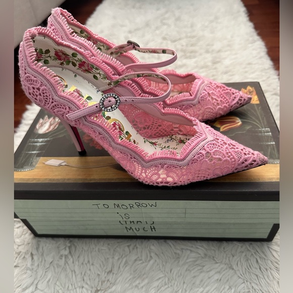 Gucci Lace Stilettos - Picture 2 of 5